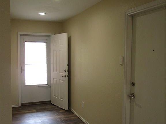 4th image of 609 Redwing Dr