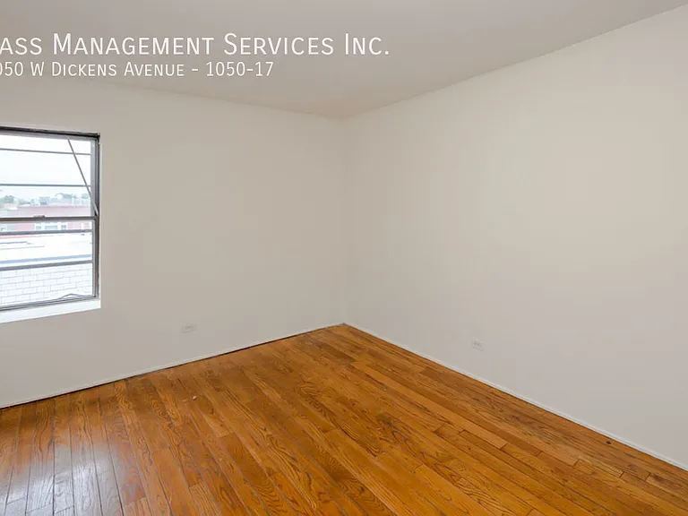 1050 W Dickens Ave #17 — Photo 5