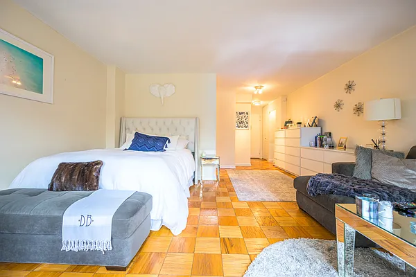 Rented by Brown Harris Stevens | media 21