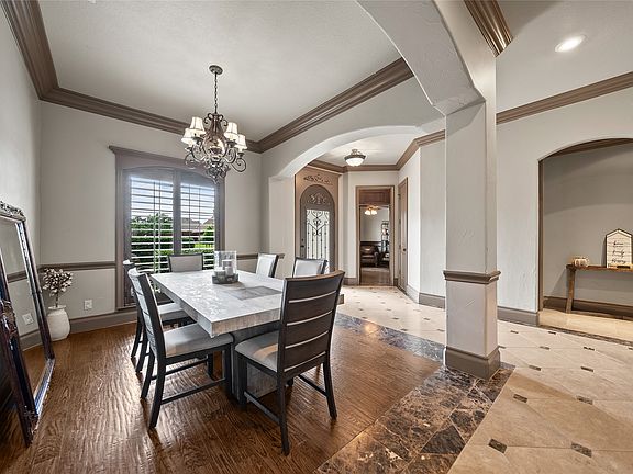5th image of 110 Red Oak Dr