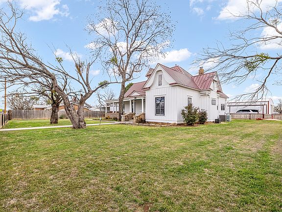 3rd image of 641 W 3rd St