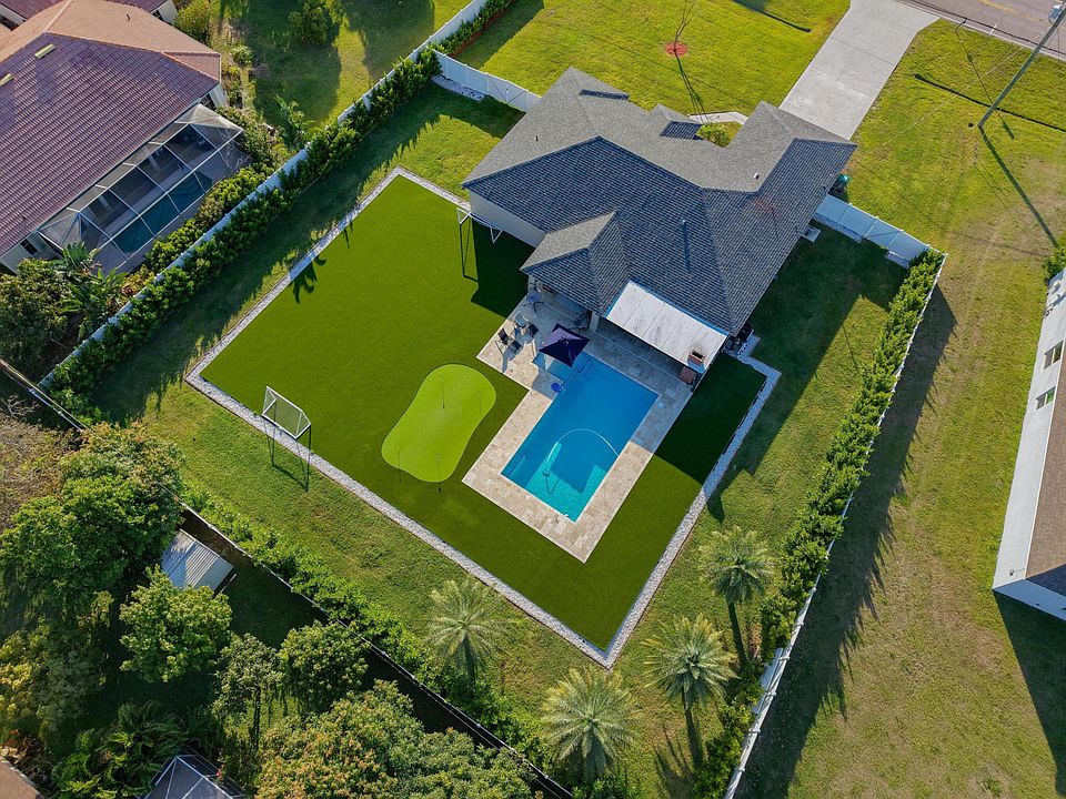 1st image of 482 SW Tulip Boulevard