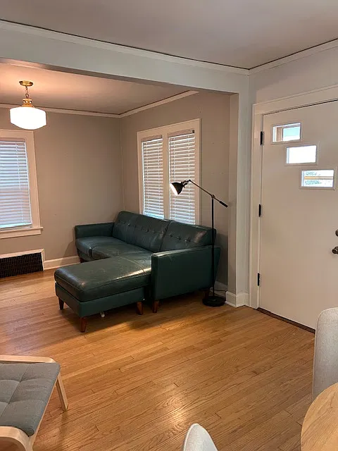3 bed, 1300 sqft, $3,295 — Photo 2