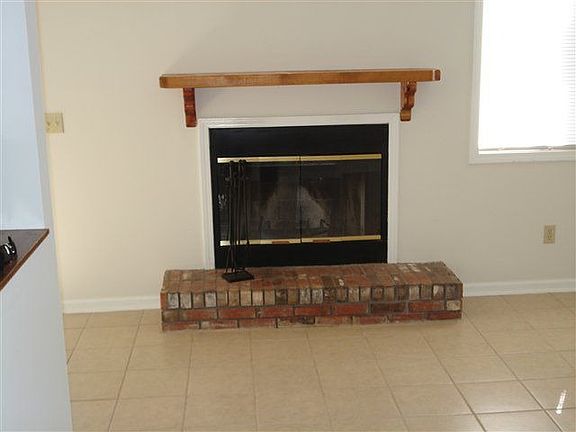2nd image of 118 Woodfield Pl