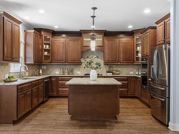 5th image of 120 Aspenridge Dr