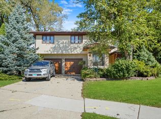 579 Dawn Ct, Des Plaines, IL