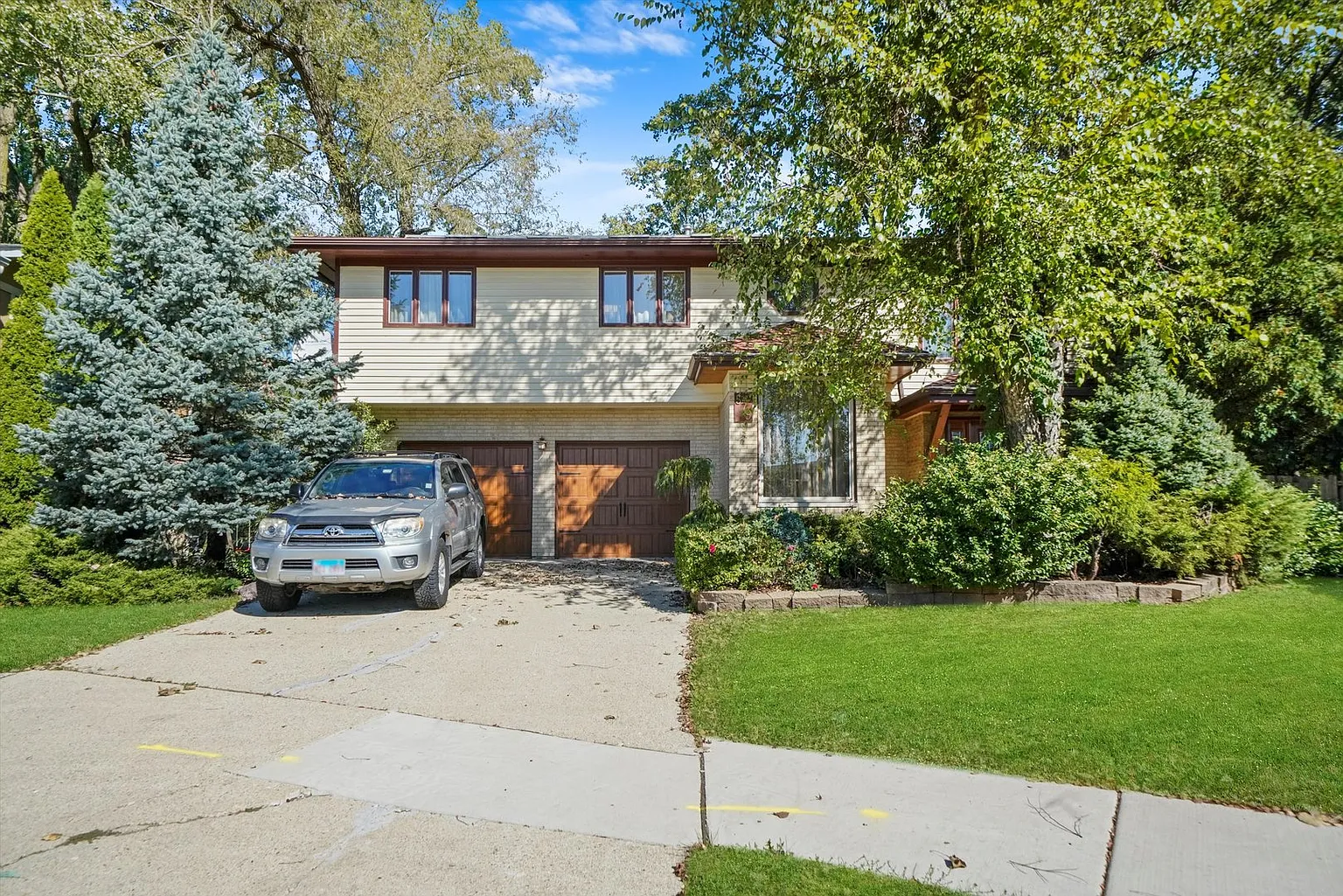 579 Dawn Ct photo 1