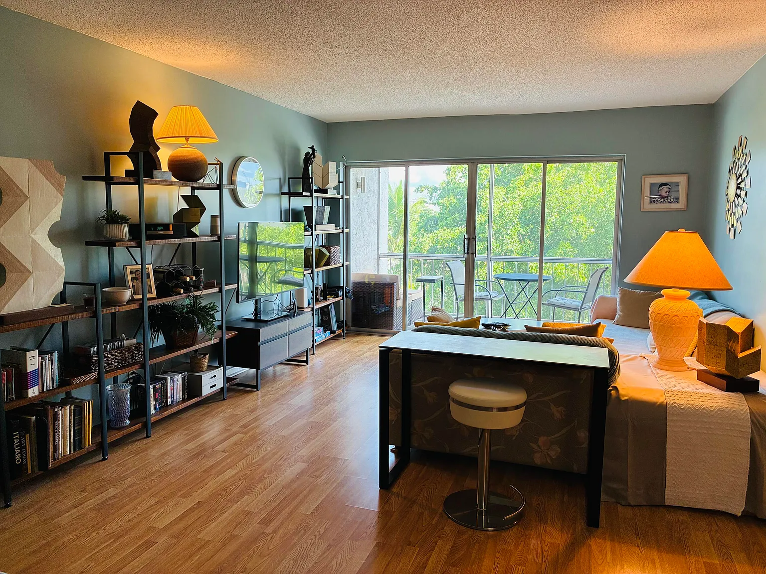 2 bed, 1.5 bath, 979 sqft, $2,250 — Photo 3