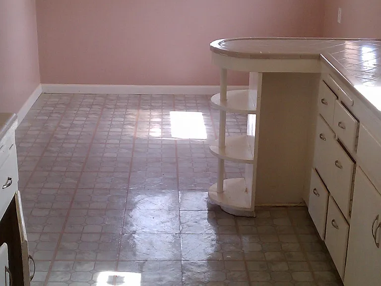 901 Chester Pl — Photo 5