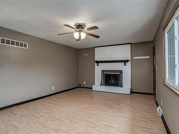 5th image of 305 Wisconsin St