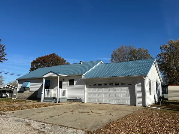 1202 E Jefferson St, Clinton, IL 61727
