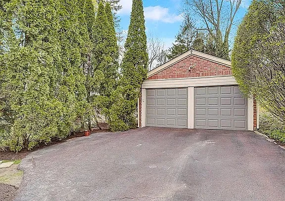 307 Waring Rd — Photo 52