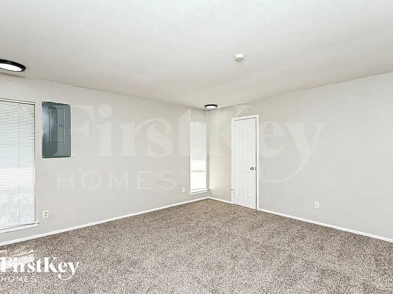 2908 Portales Dr — Photo 10