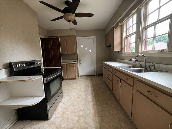 9th image of 1521 Manor Ave