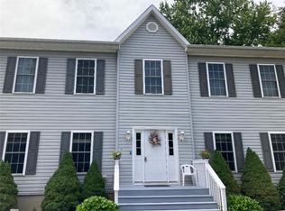 28 Creekside Rd, Hopewell Junction, NY 12533