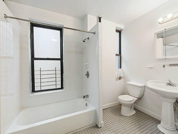 3rd image of 501 W 122nd St APT B5