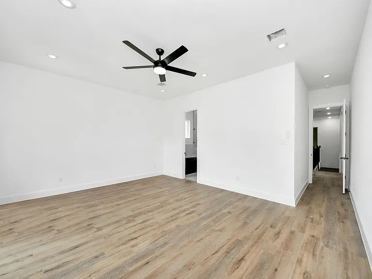 8313 Venus St — Photo 17