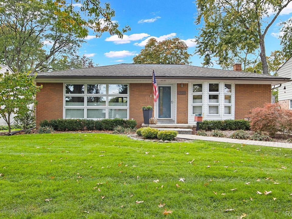 1st image of 2215 Evergreen Dr