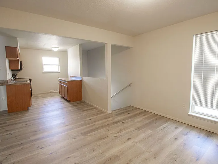 1005 W Ash St — Photo 5