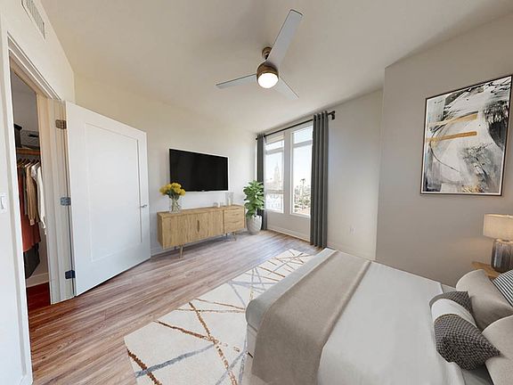 Spacious apartment homes in Hollywood with scenic views