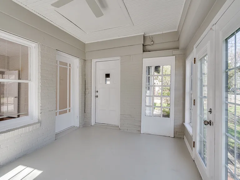 5011 Parkland Ave — Photo 3