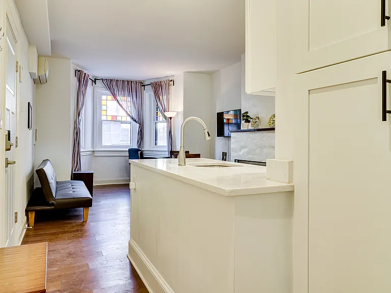 409 Constitution Ave NE #6 — Photo 5