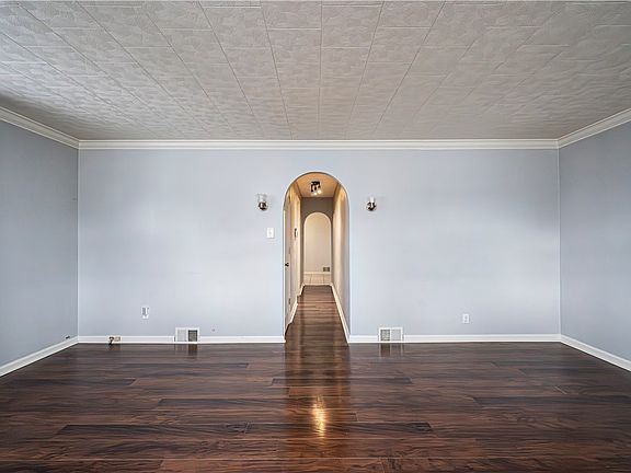 5th image of 719 Zimmerman St