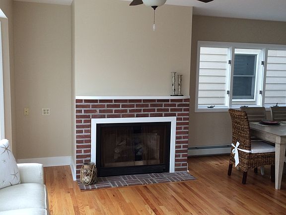 Living Area/Gas Fireplace