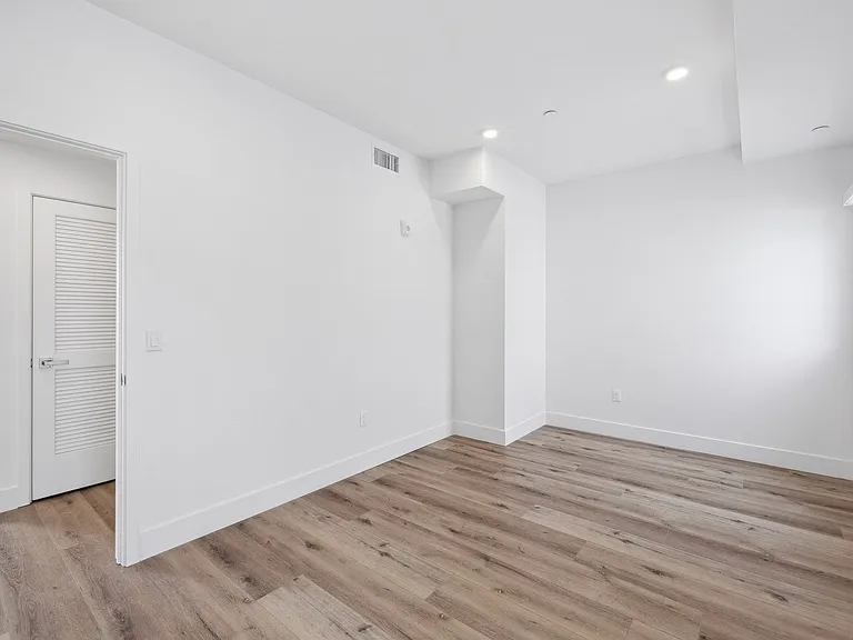 The Bay Apartment Homes — Photo 64