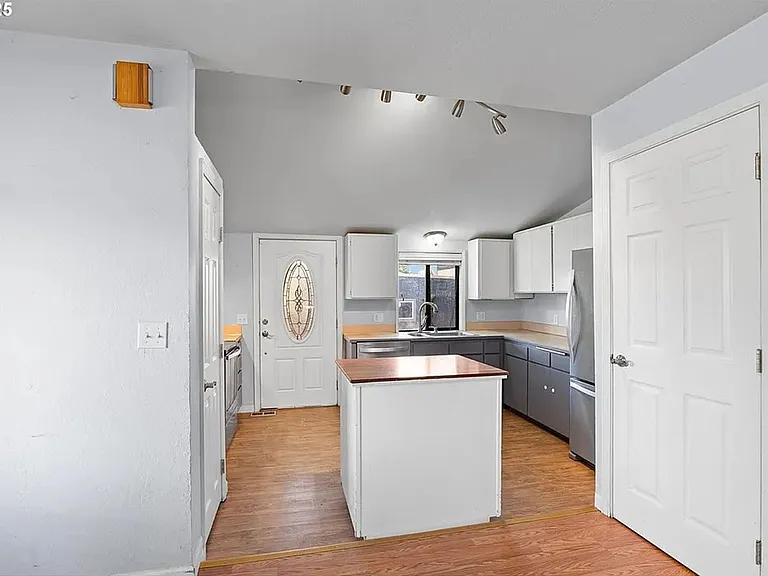 1021 Deal St — Photo 9