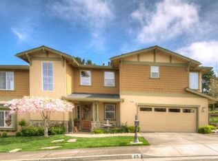 25 Augusta Cir, Petaluma, CA 94952