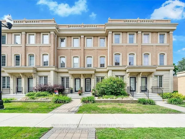 60 Hargrave Ln #10, Toronto, ON M4N 0A4