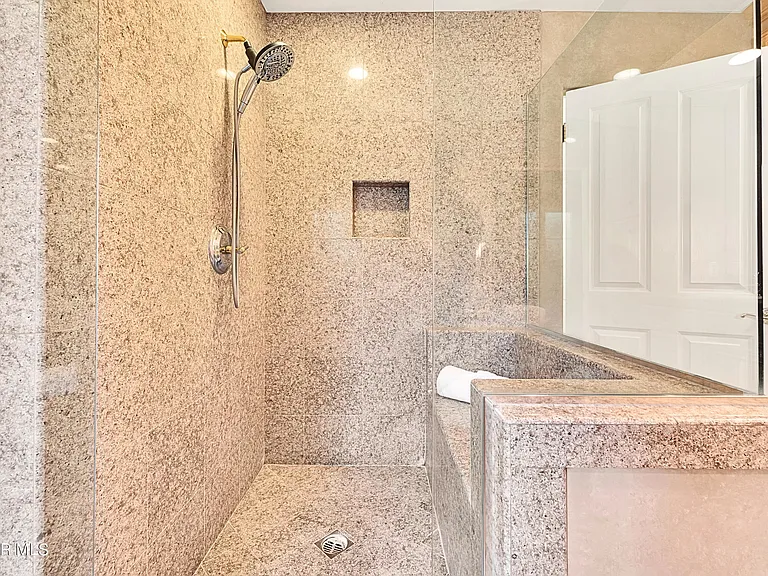 1687 Castlebridge Ct — Photo 33