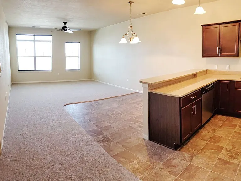 Highland Shores Apartments — Photo 20