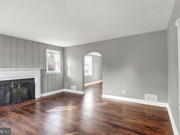 4th image of 324 Woodbourne Ave