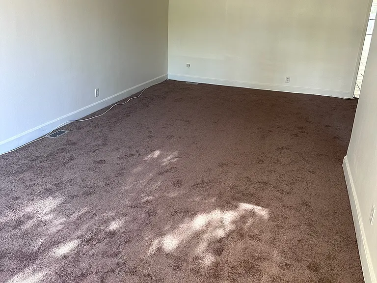 5826 N Broadway St — Photo 6