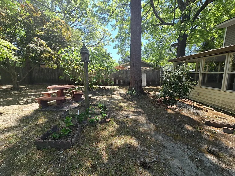 1819 Cawdor Dr — Photo 27
