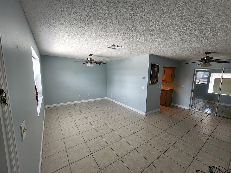 1st image of 554 NW Azalea Ave