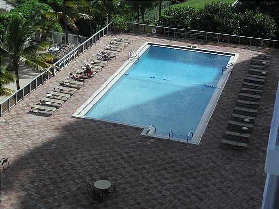 3rd image of 6039 Collins Ave APT 917