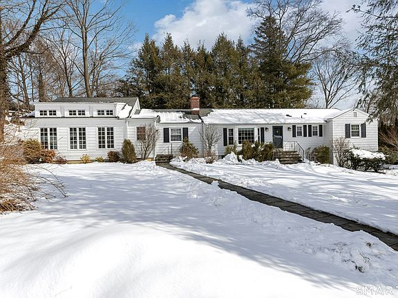 3rd image of 19 Robin Hood Ln