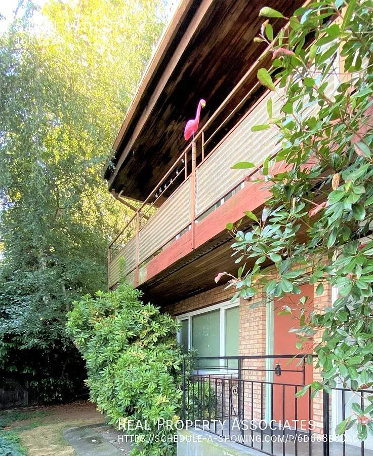 Lovely Wallingford/Fremont 1-Bed Apartment! **Off-Street Parking — Photo 2