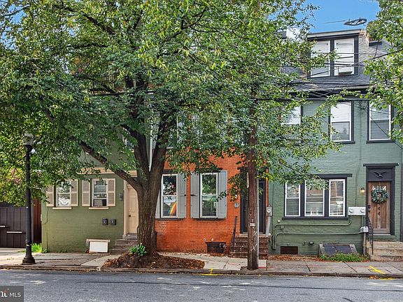 2nd image of 442 N Queen St
