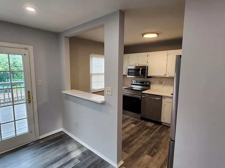 237 Alymer Ct — Photo 4