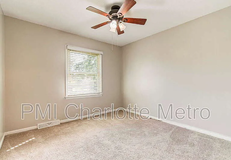 8615 Beechbrooke Rd — Photo 11
