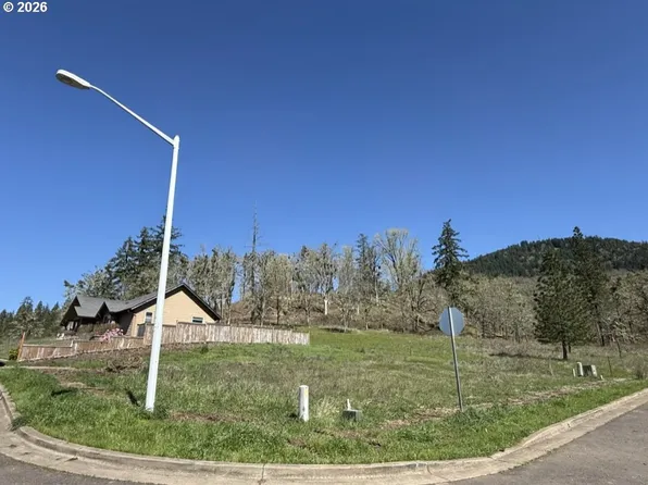 6000 N Hyland Ln, Lowell, OR 97452