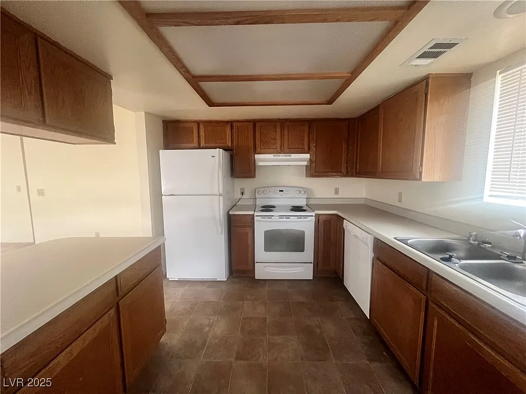 2 bed, 1.0 bath, 1800 sqft, $1,225 — Photo 4