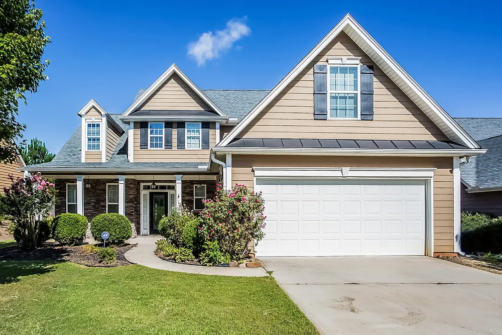 4 bed, 2.5 bath, 2072 sqft, $2,375 — Photo 1