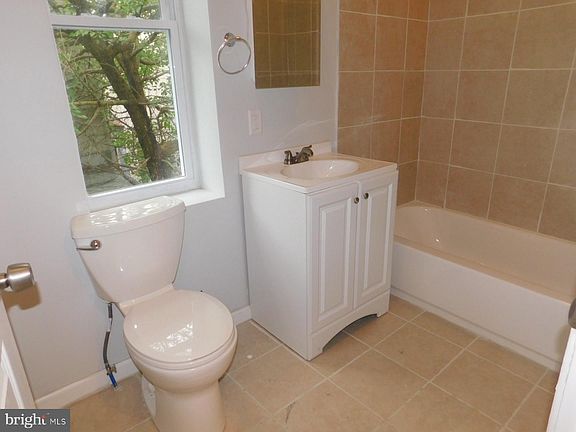 5th image of 2526 N Myrtlewood St