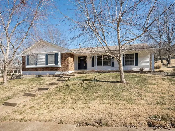 252 Essex Mill Dr, Ballwin, MO 63011