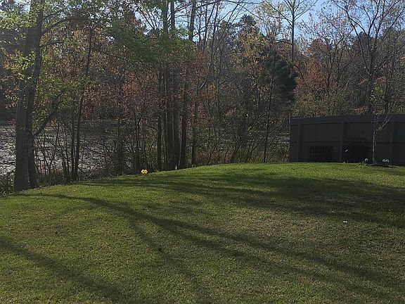 4th image of 18 Buck Ridge Dr